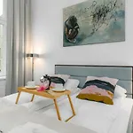 Deluxe Mtp Matejki By Renters Apartment Poznan