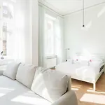 Deluxe Mtp Matejki By Renters Poznan