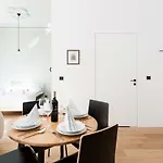 Apartment Deluxe Mtp Matejki By Renters *